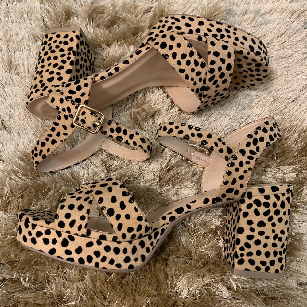 Delicious Women’s Platform Sandals